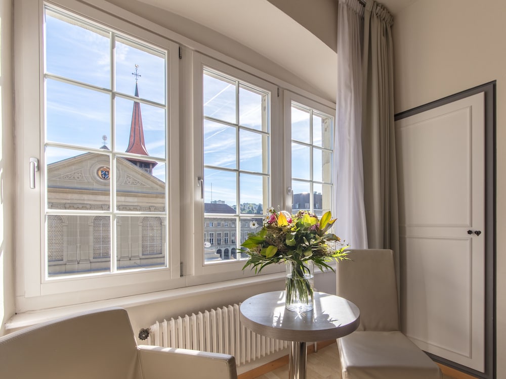 Hotel De La Rose 31/36