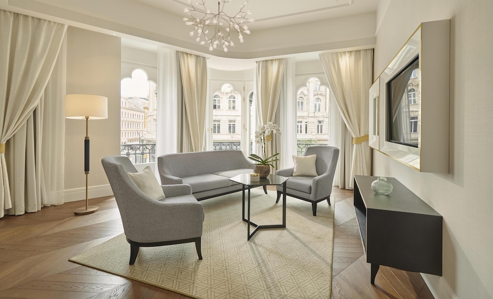 Parisi Udvar Budapest-Unbound Collection By Hyatt 32/50