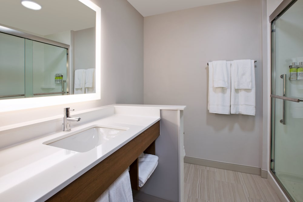 Holiday Inn Express And Suites Wooster 23/47