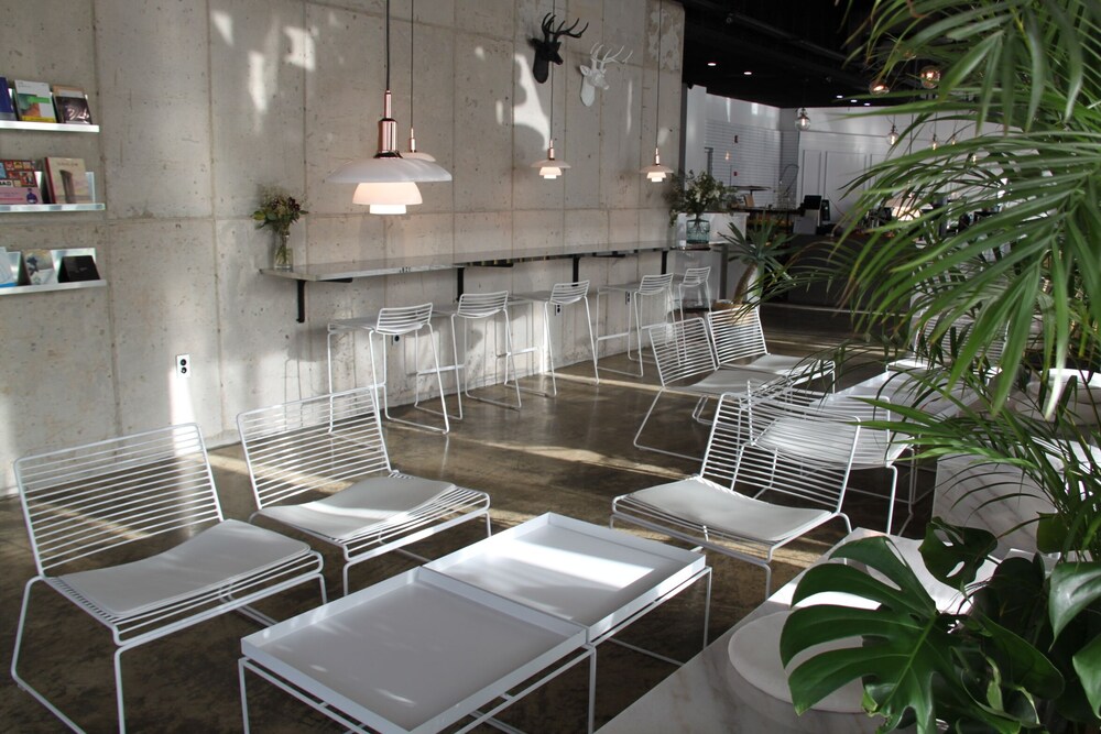 Nine Boutique Hotel 51/67