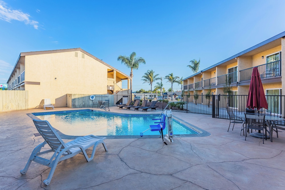 Aloha Inn 48/53