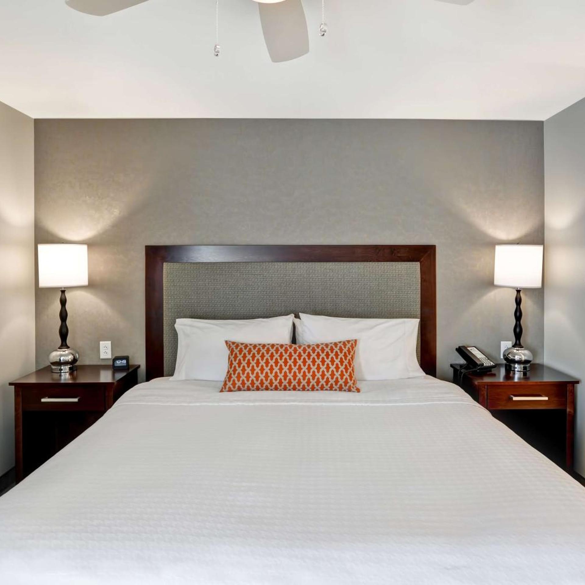 1 Bedroom, Suite, King Bed, Sofa