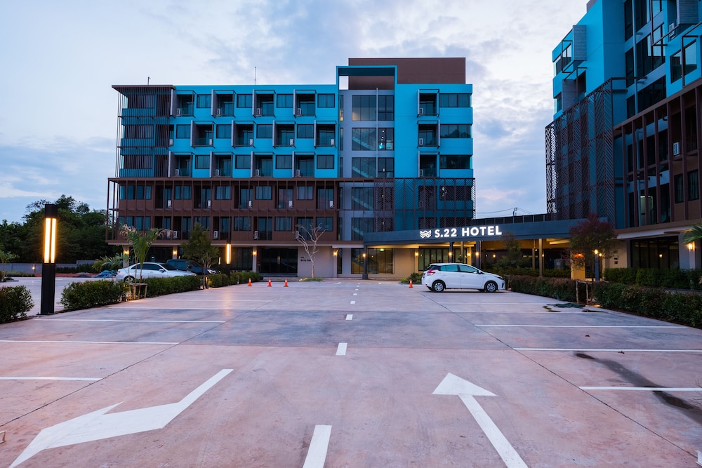 S.22 Hotel Suratthani 60/64