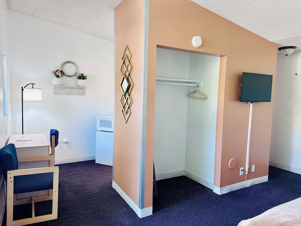 Foghorn Harbor Inn 34/55