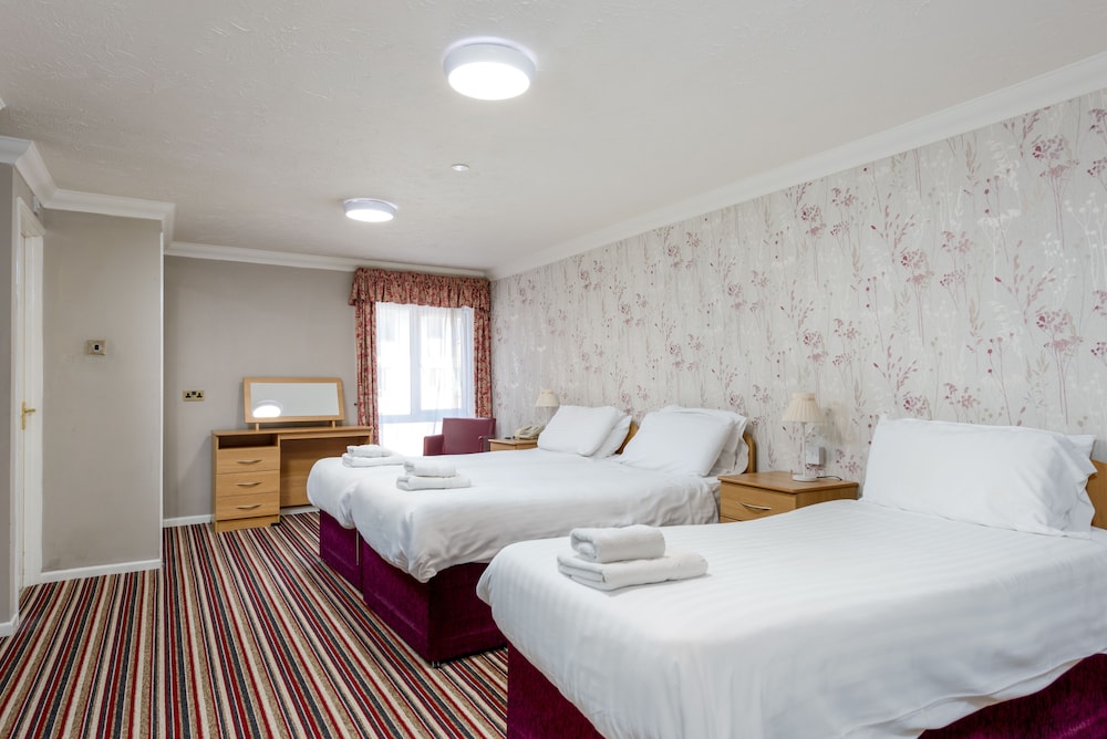 Russell Hotel - Daish's Holidays 10/59
