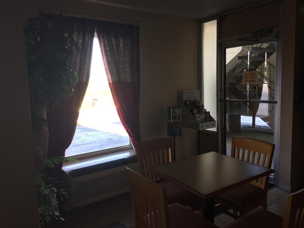 Americas Best Value Inn Manchester TN 16/22