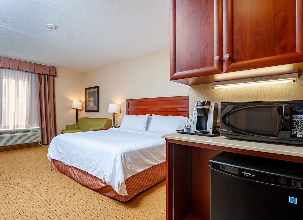 Holiday Inn Express Hotel Suites Clarington Bowmanville 16/70