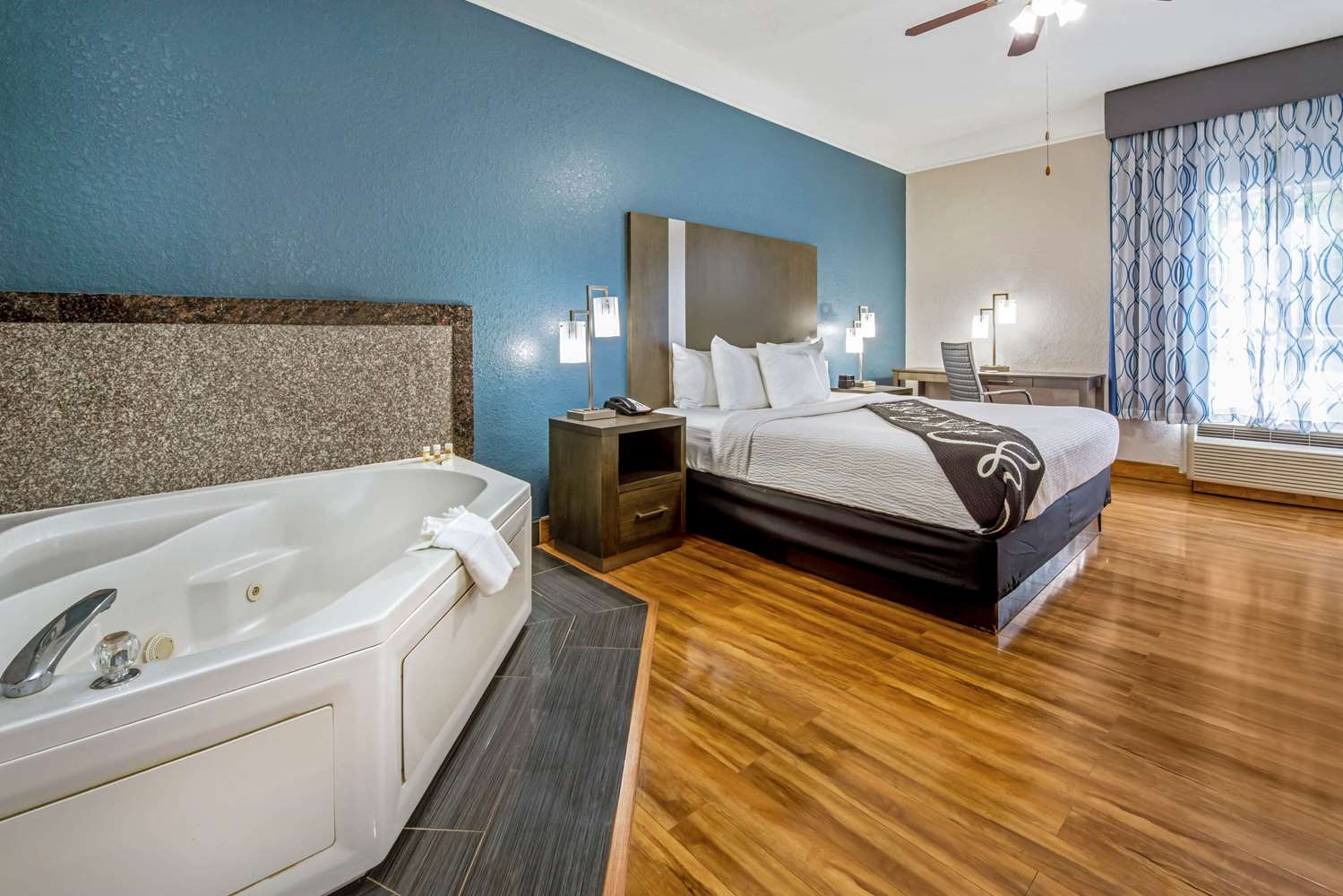 La Quinta Inn & Suites by Wyndham Kingwood Houston IAH Airpt 9/31