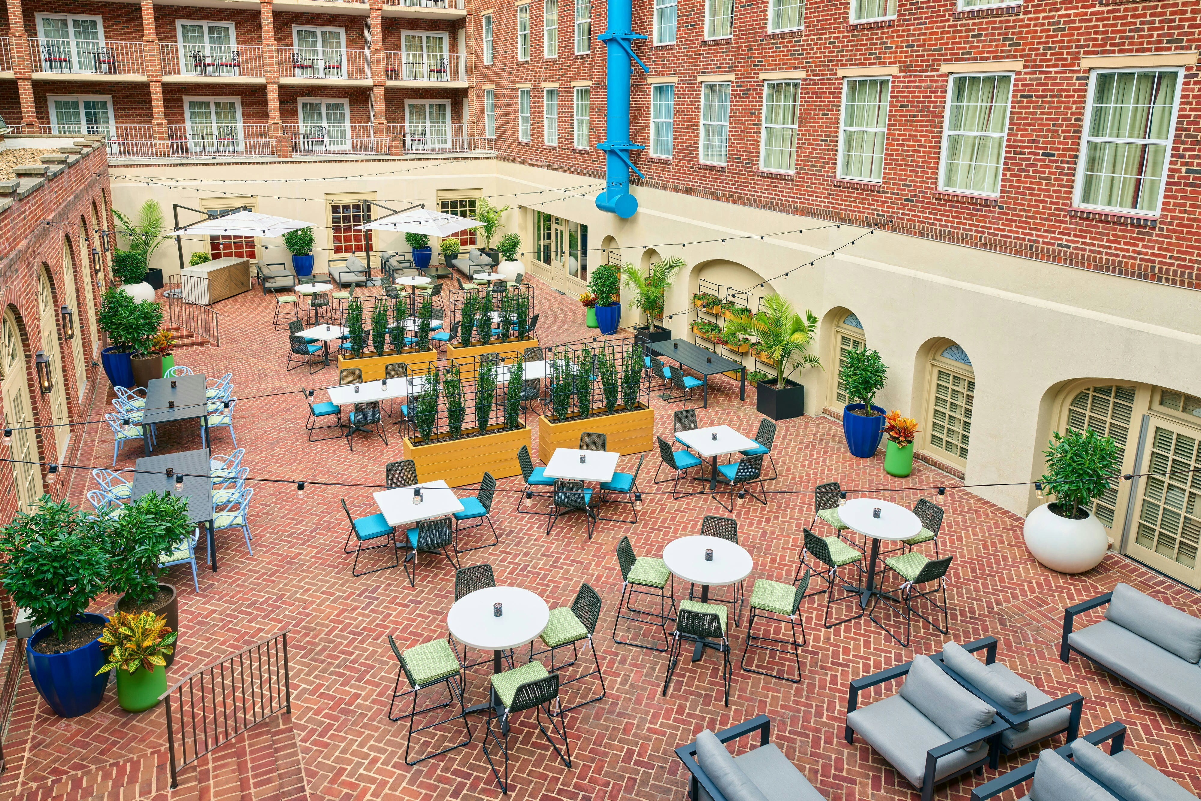 The Alexandrian Old Town Alexandria Autograph Collection 13/13