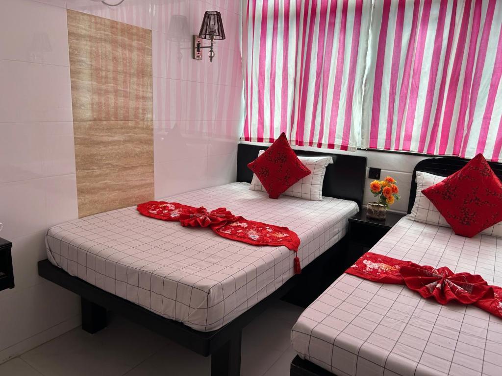 ROOM, TRIPLE