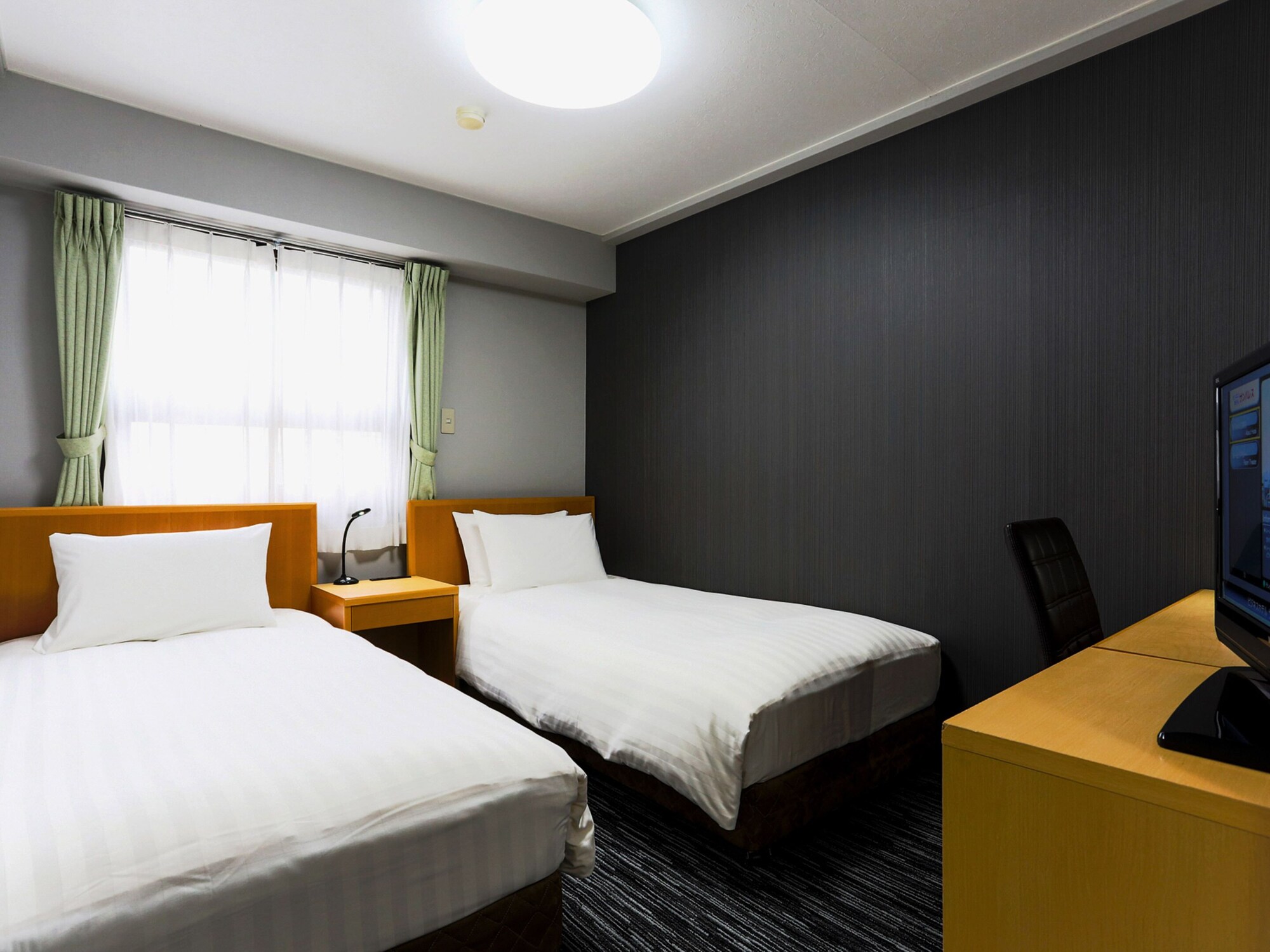 ROOM, TWIN BEDS