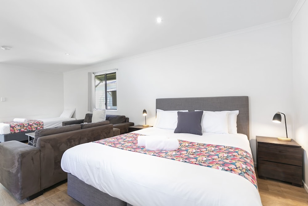 Garden, Villa, 1 King and 1 Single Beds