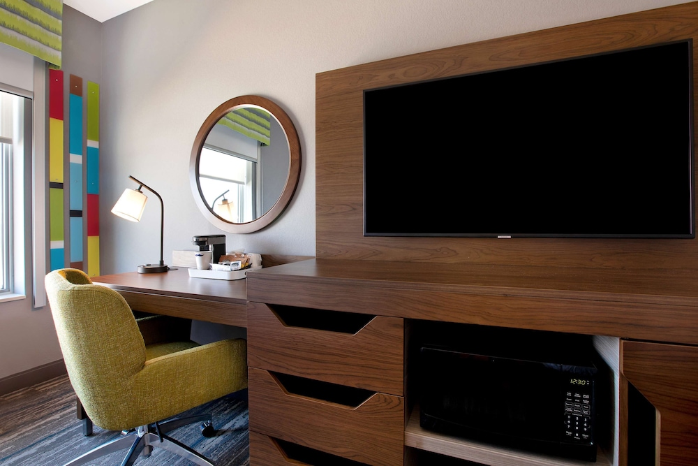 Hampton Inn Suites Ottawa West Ontario Canada 50/52