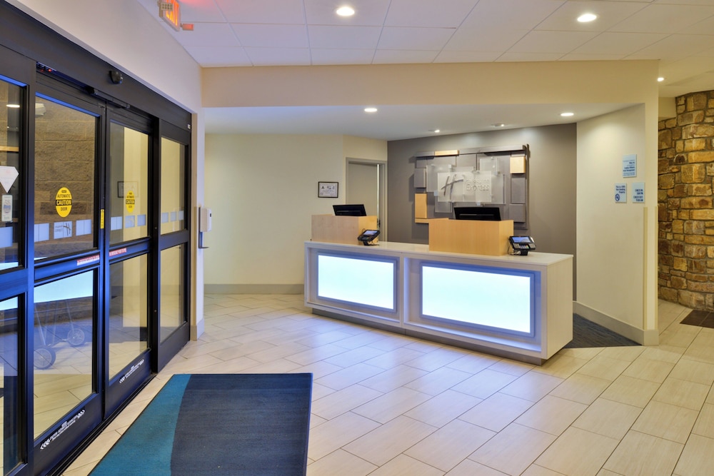 Holiday Inn Express Blowing Rock South 4/50