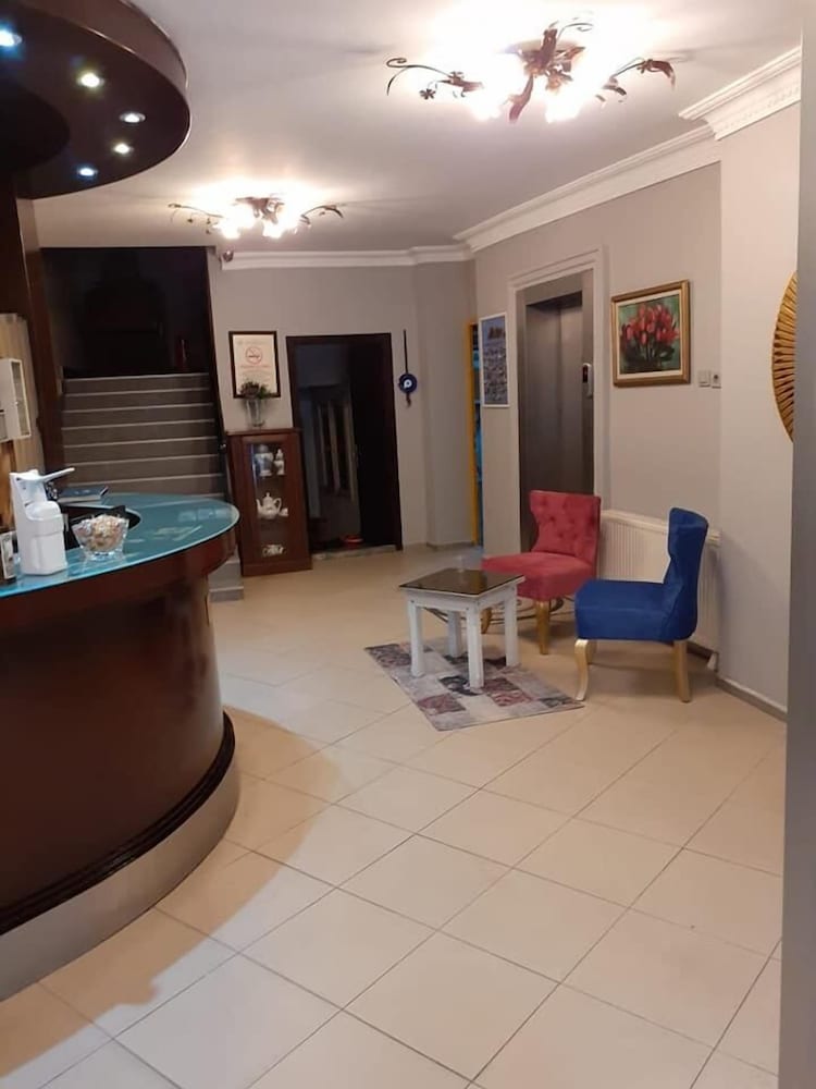 Tac Hotel 8/50