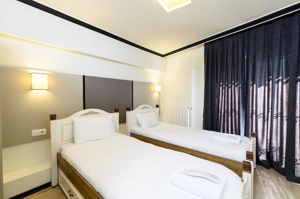 Global Suites Hotel 12/65