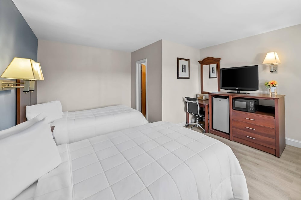 Rodeway Inn Somerset MA 24/57