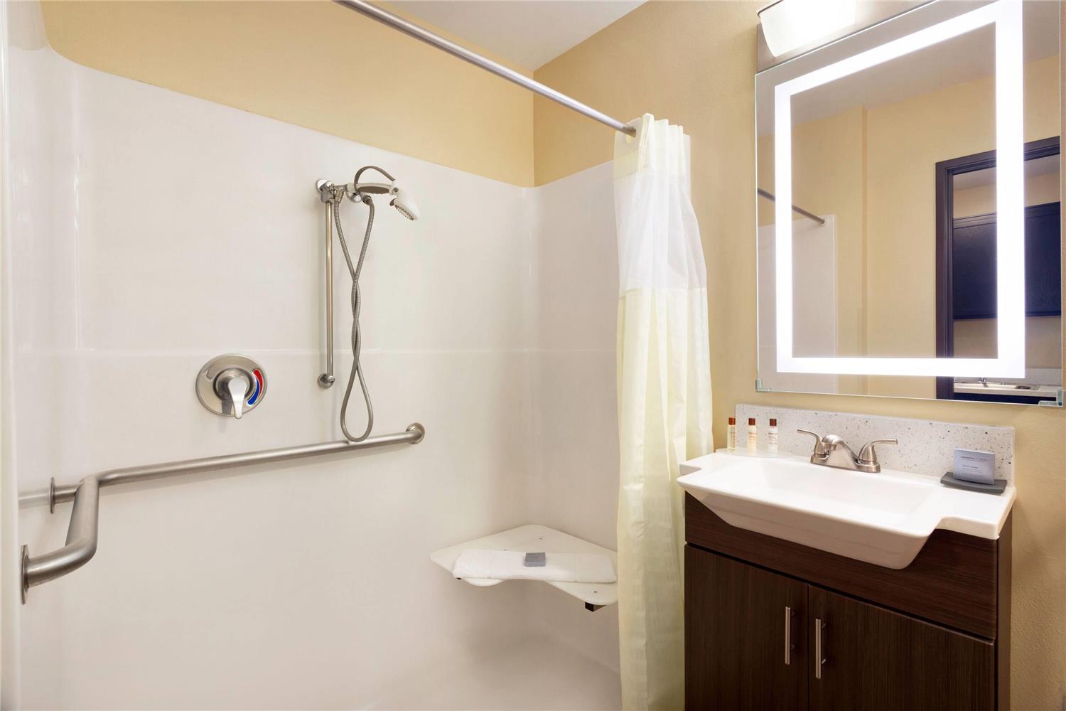 Hawthorn Suites By Wyndham St. Robert/Ft. Leonard Wood 11/11
