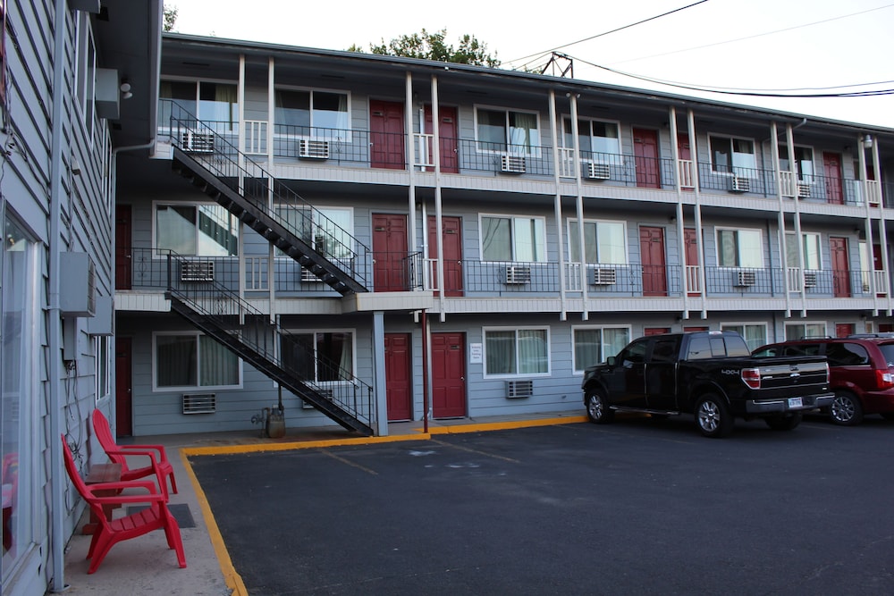 Cougar Land Motel 56/64