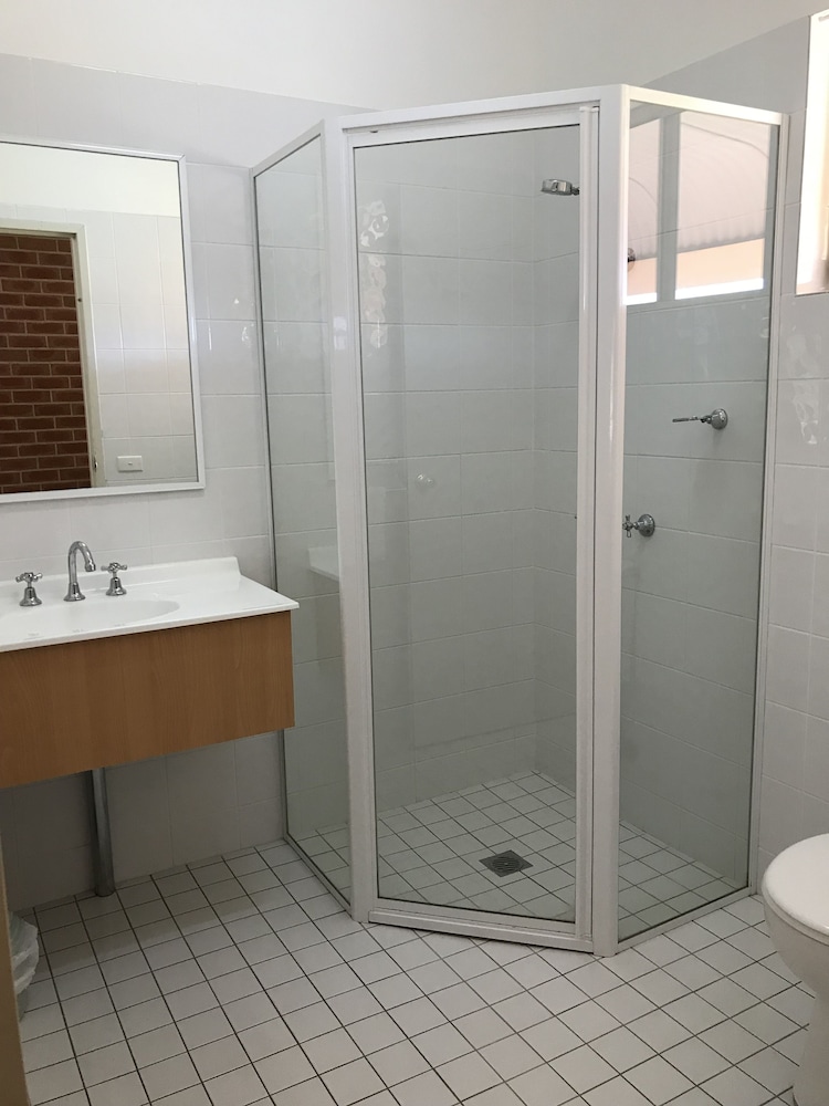Country Gardens Motor Inn 3/33