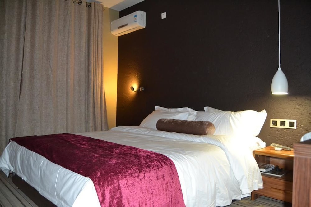 La-Signature Guest House 5/23