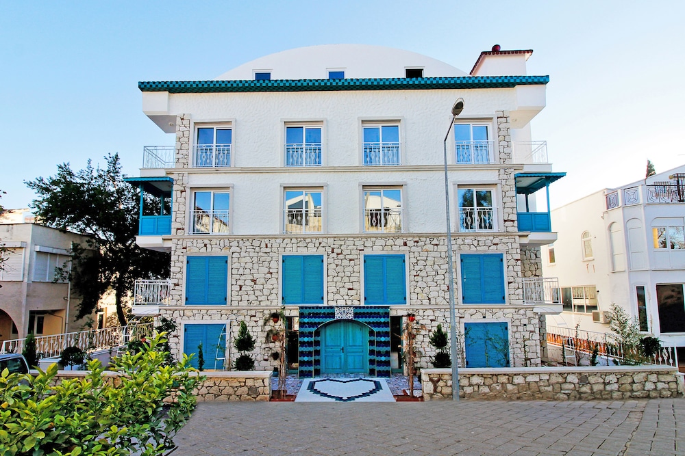 Dam Hotel Lara 3/22