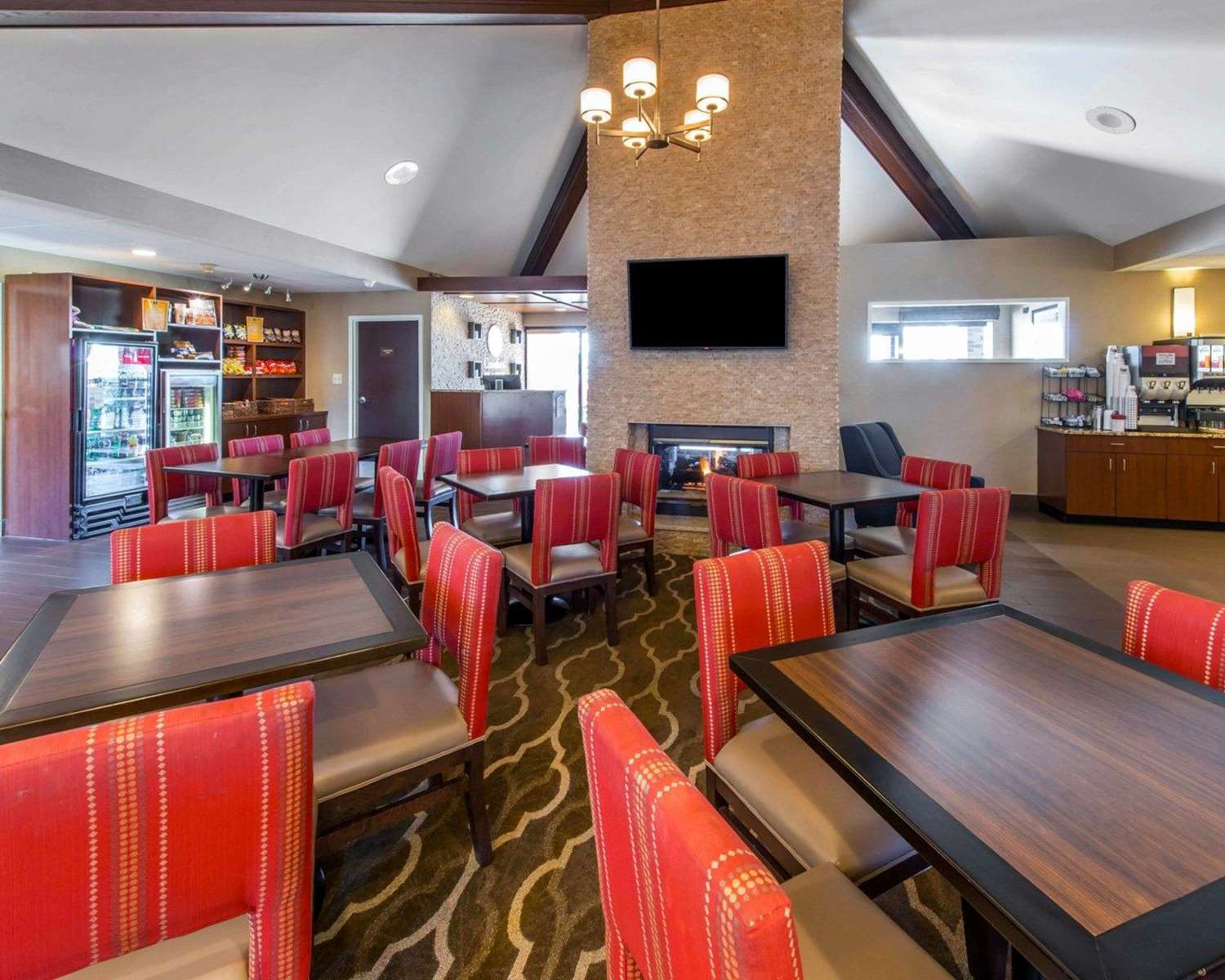 Comfort Inn & Suites Erie - Splash Harbor Indoor Waterpark 39/55