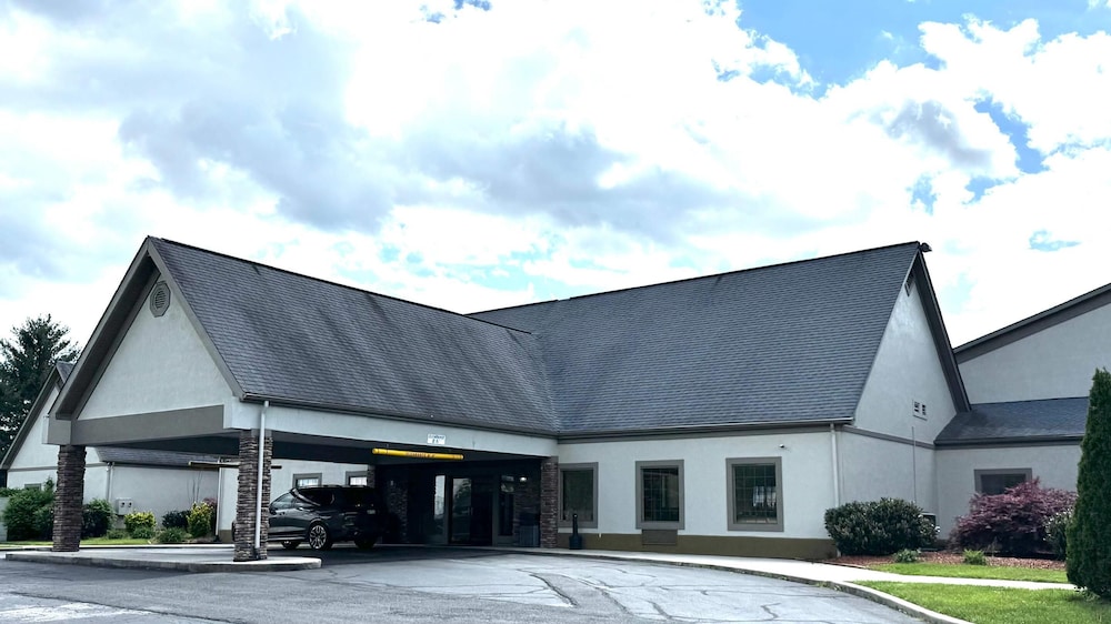 Deluxe Inn Wytheville 7/39