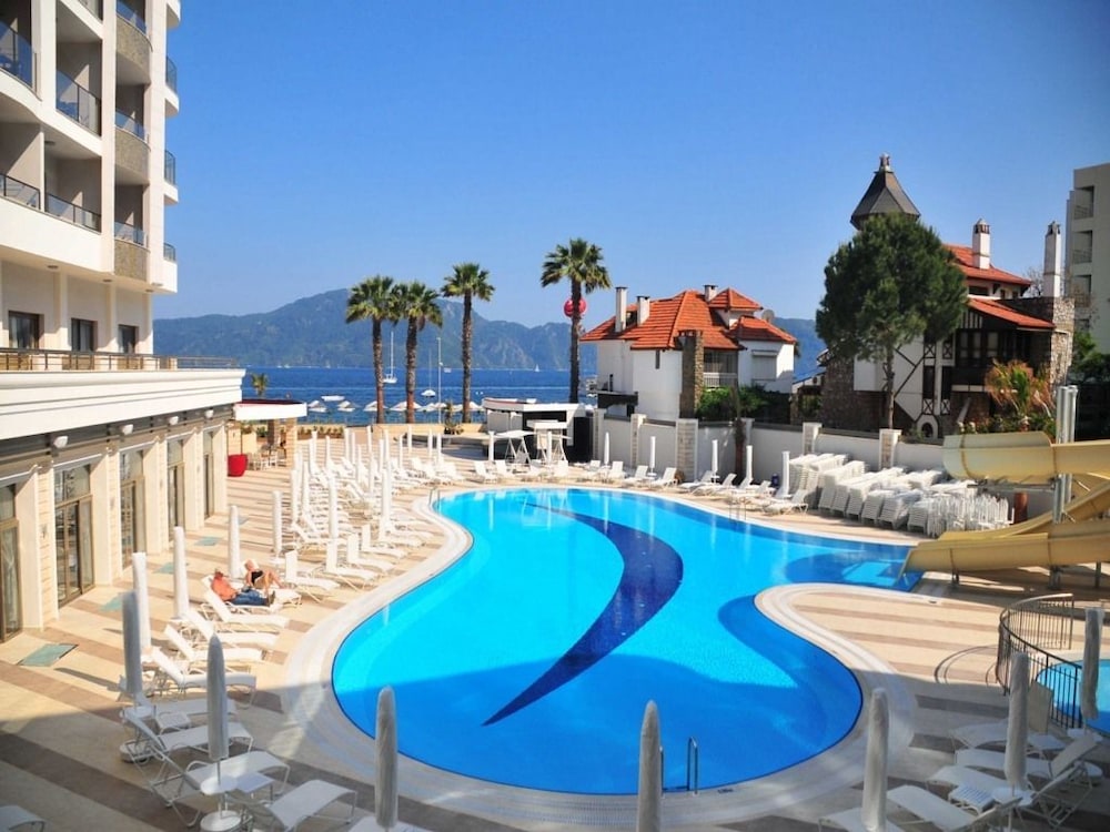 Golden Rock Beach Hotel 23/24