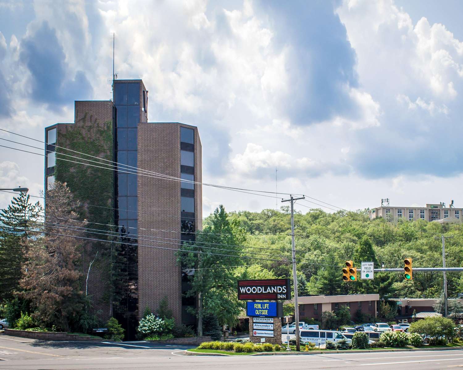 The Woodland Inn and Resorts 2/37