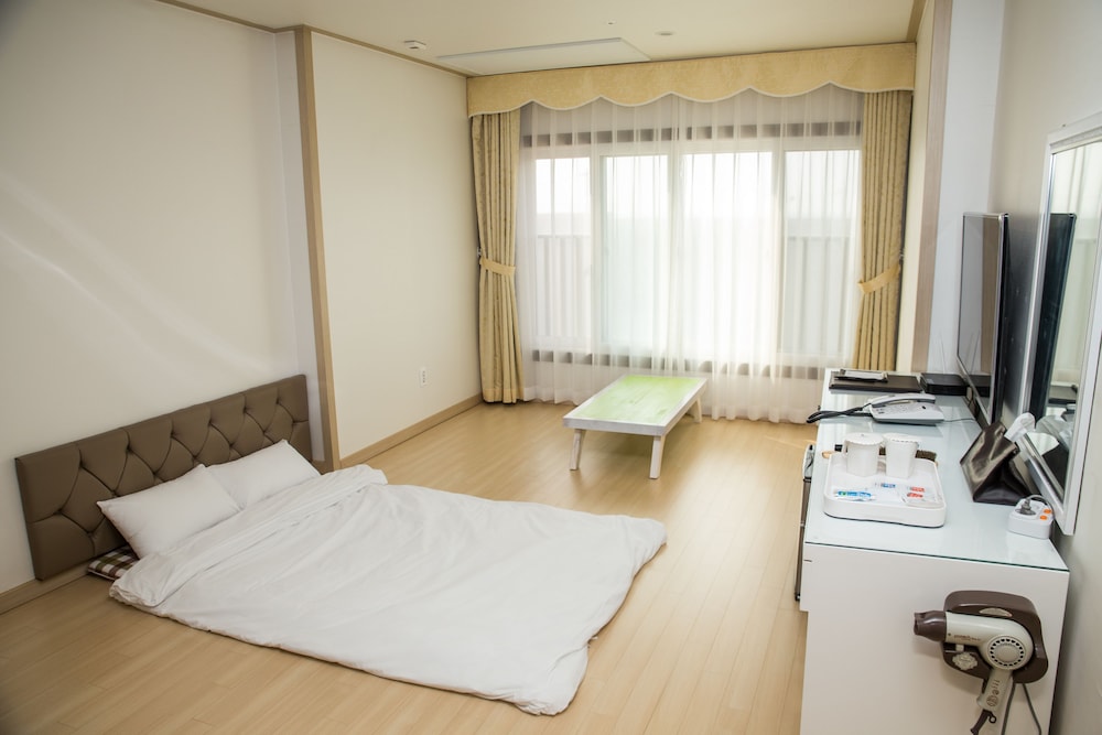 Daebudo Tourist Hotel 4/15
