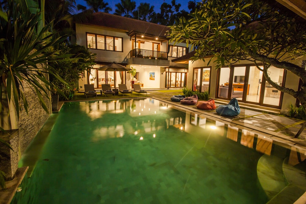 Amore Villas 29/43