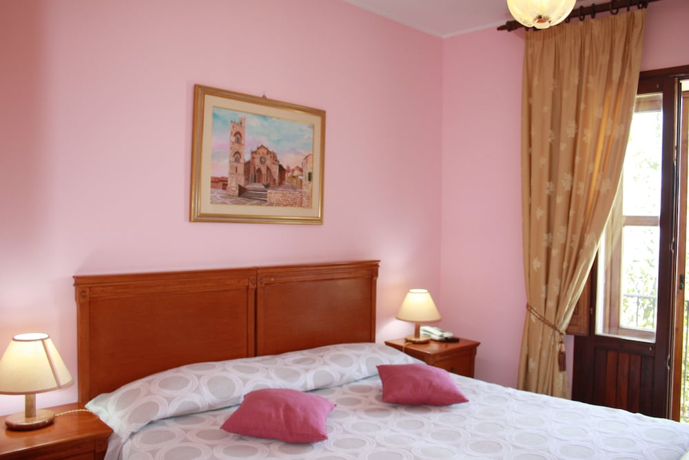 Edelweiss Hotel 22/65