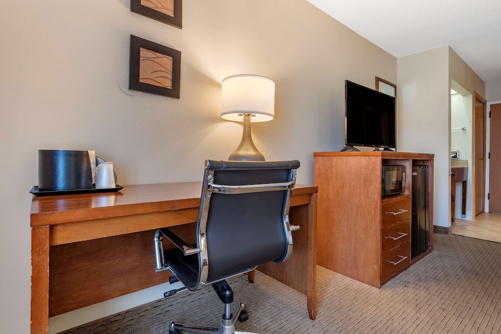 Comfort Inn and Suites Black River Falls I-94 34/37