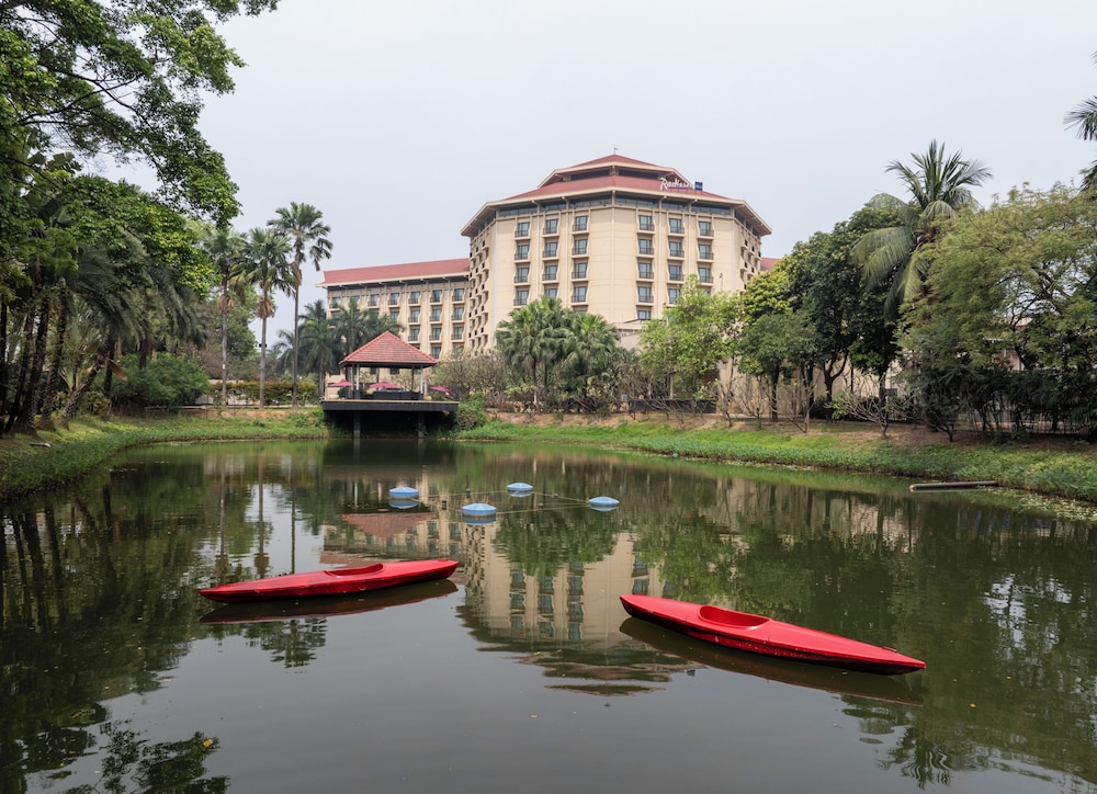 Radisson Blu Dhaka Water Garden 81/83