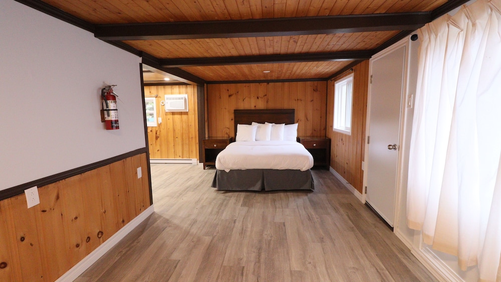 Algonquin Lakeside Inn 11/50
