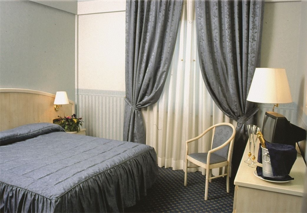 Aldero Hotel 7/59