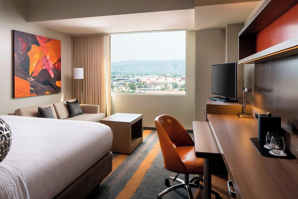 Room at COURTYARD PHOENIX DOWNTOWN, PHOENIX - AZ