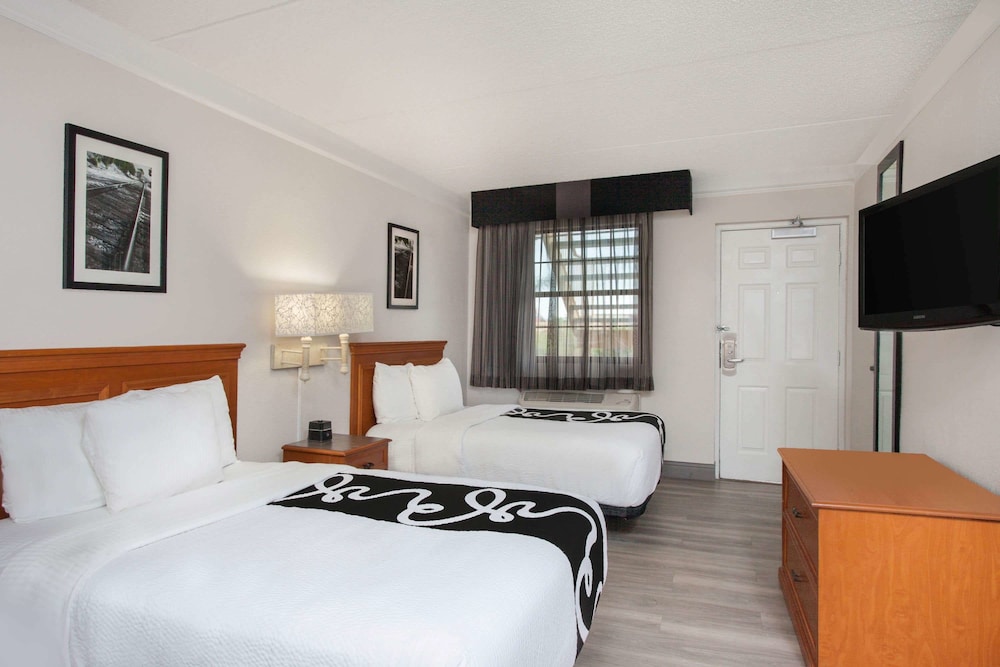 Baymont by Wyndham Fort Myers Central 16/27