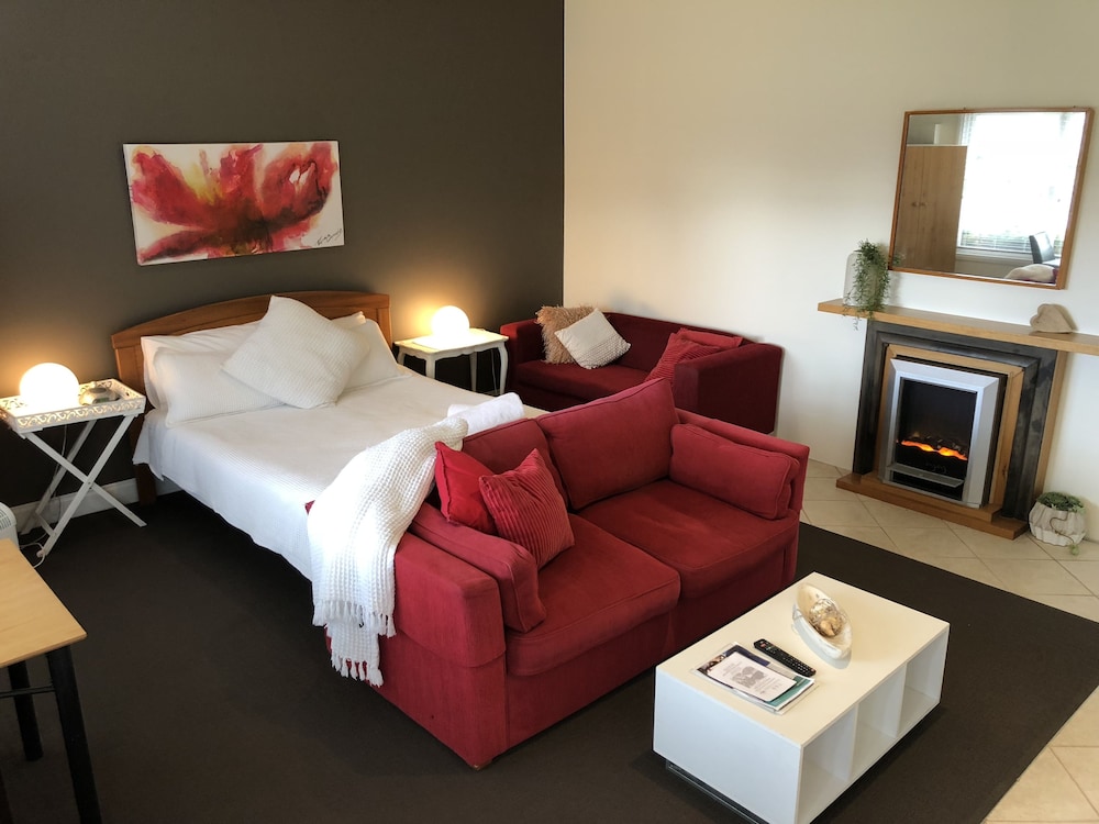Ruby's Queenscliff 15/28