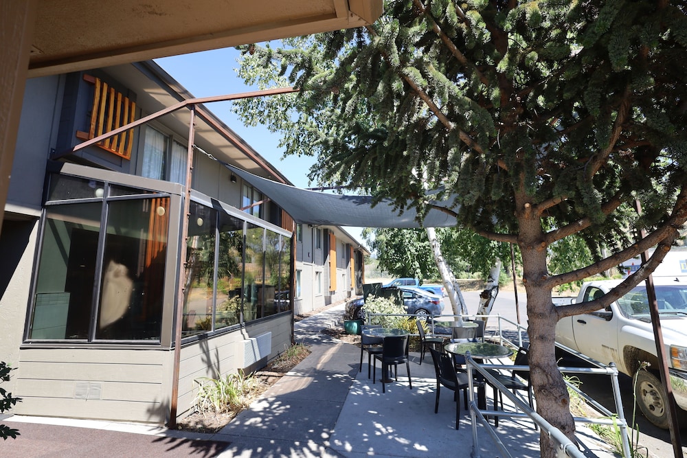 Days Inn and Suites by Wyndham Downtown Missoula-University 63/66