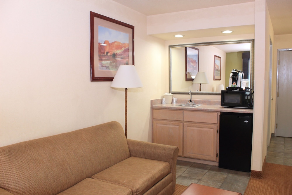 Holiday Inn Express Hotel And Suites Farmington Bloomfield 46/69
