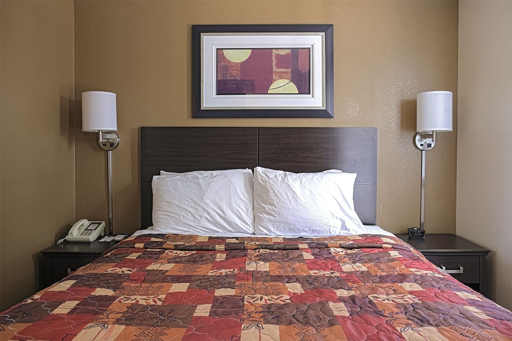 Rodeway Inn And Suites 21/71