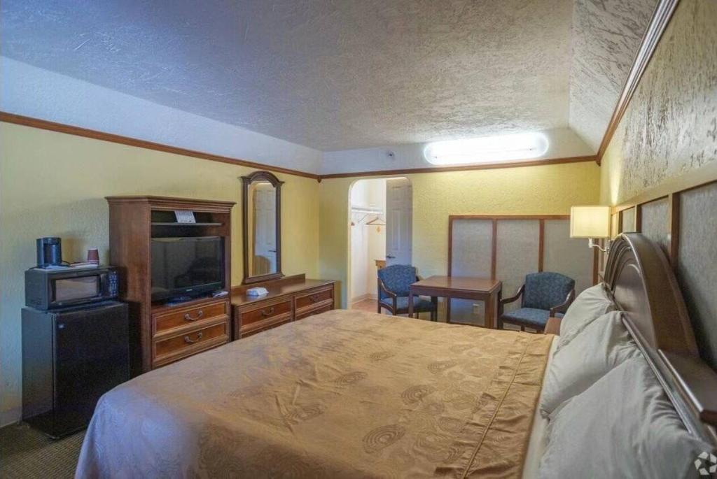 Econo Lodge Canadian, TX 15/22