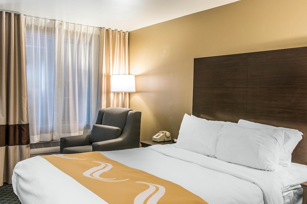 Quality Inn & Suites Houghton Downtown 12/50