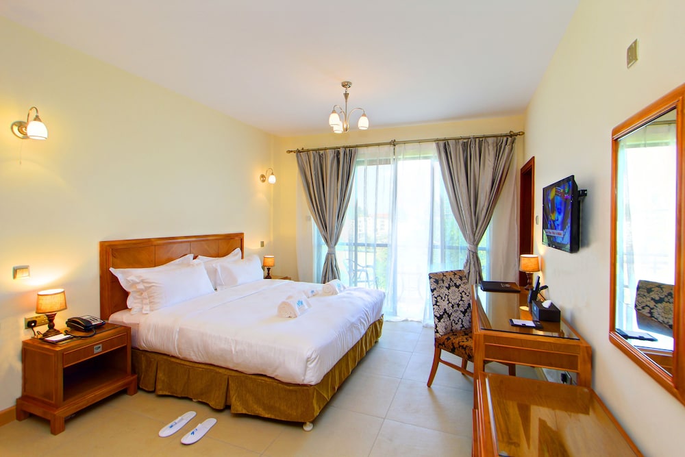 Lotos Inn Suites 25/70