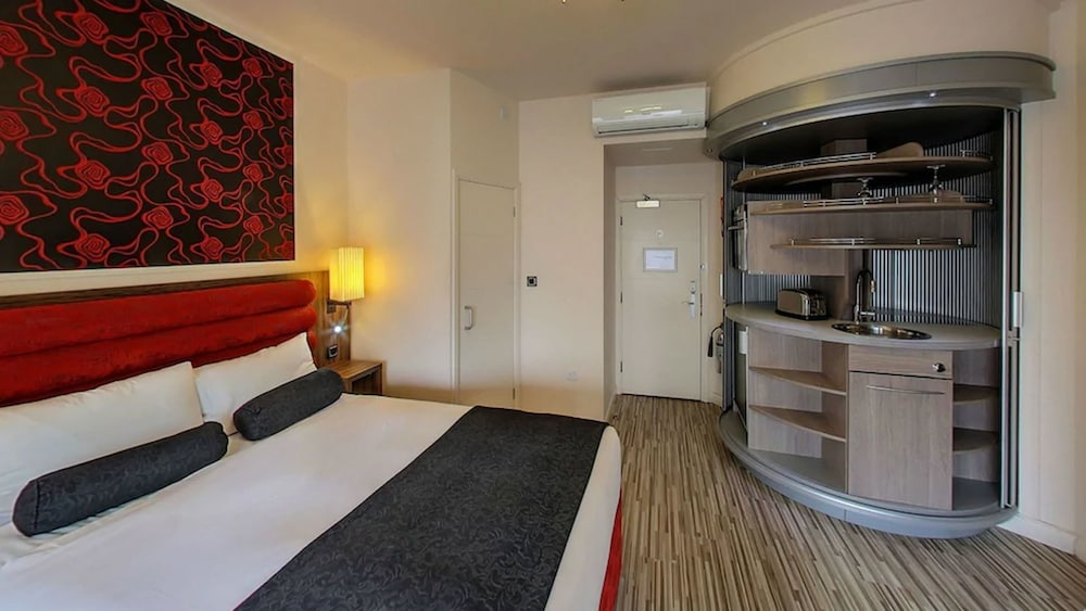 Simply Rooms & Suites 17/40