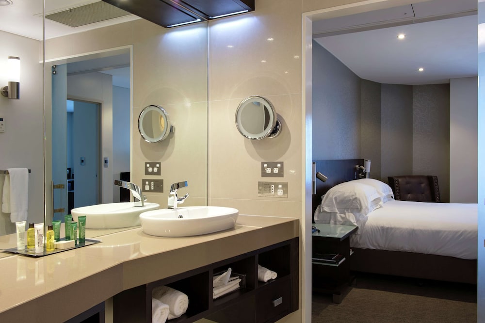 Hilton Darwin 13/55