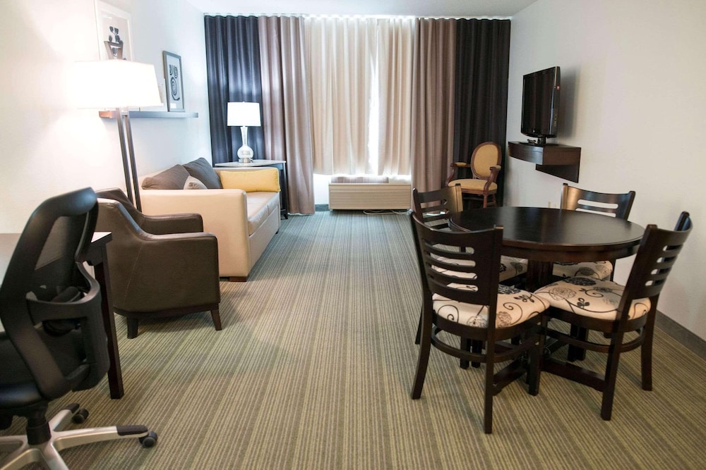 Country Inn & Suites By Radisson, Effingham, IL 16/17