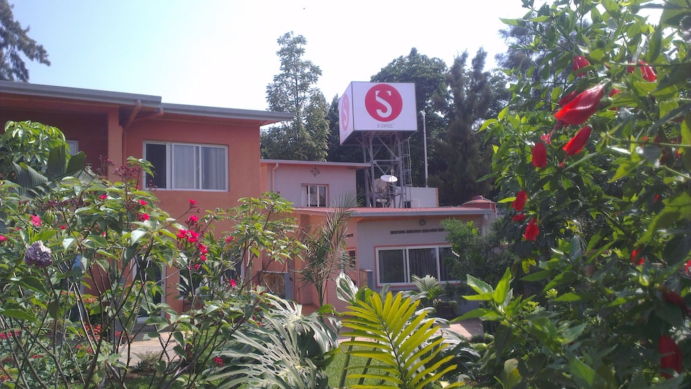 5 Swiss Hotel 8/33